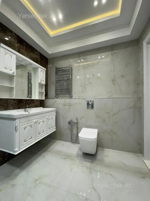 Satılır 4 otaqlı yeni tikili 225 m²