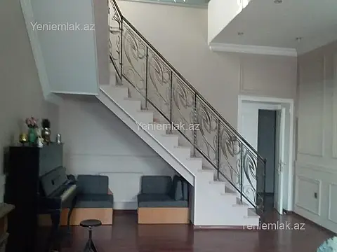 Satılır 7 otaqlı həyət evi 300 m²