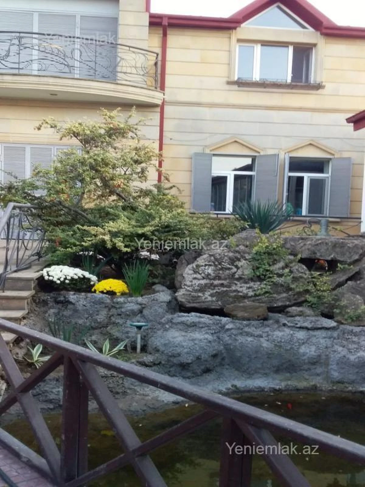 Satılır 7 otaqlı həyət evi 300 m²