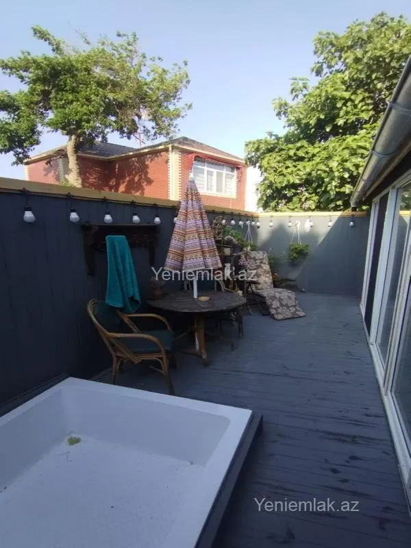 Satılır 7 otaqlı həyət evi 300 m²