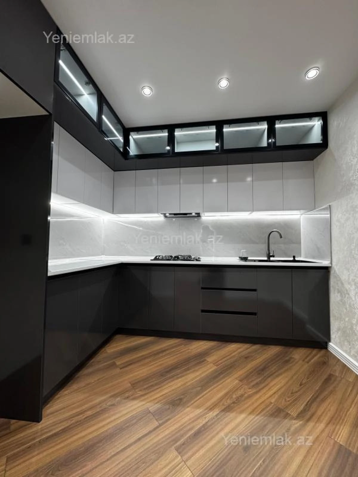 Satılır 2 otaqlı köhnə tikili 65 m²
