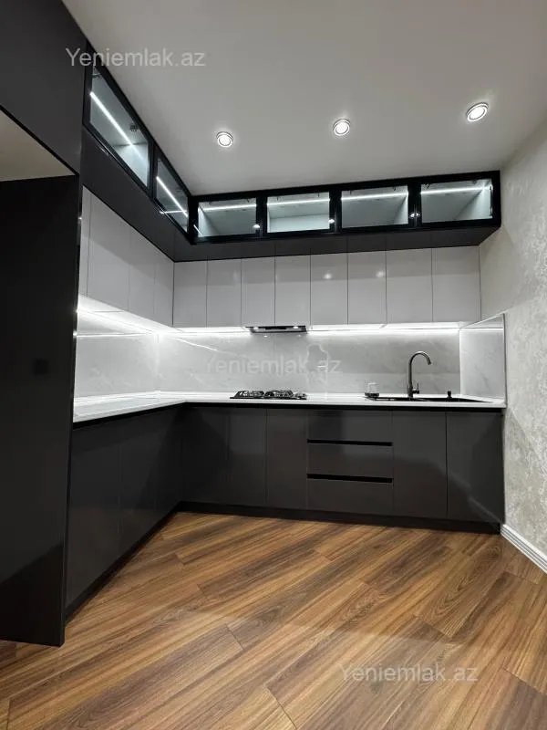 Satılır 2 otaqlı köhnə tikili 65 m²