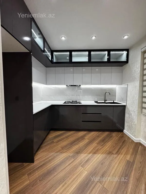 Satılır 2 otaqlı köhnə tikili 65 m²