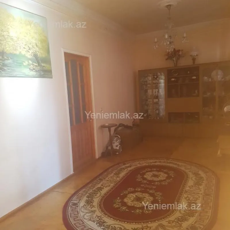 Satılır 6 otaqlı həyət evi 300 m²