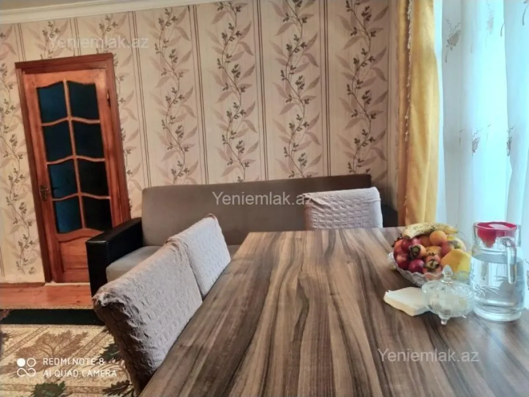 Satılır 2 otaqlı köhnə tikili 55 m²