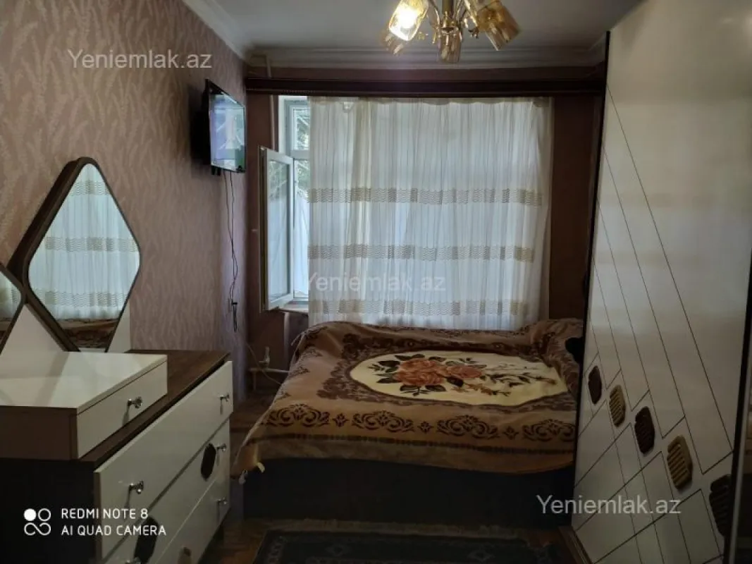 Satılır 2 otaqlı köhnə tikili 55 m²