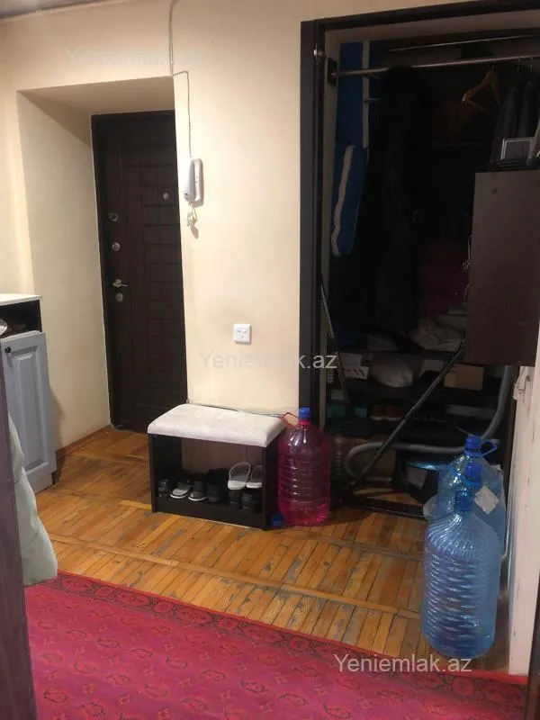 Satılır 2 otaqlı köhnə tikili 65 m²