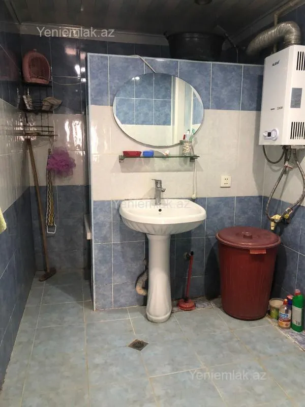 Satılır 2 otaqlı köhnə tikili 65 m²