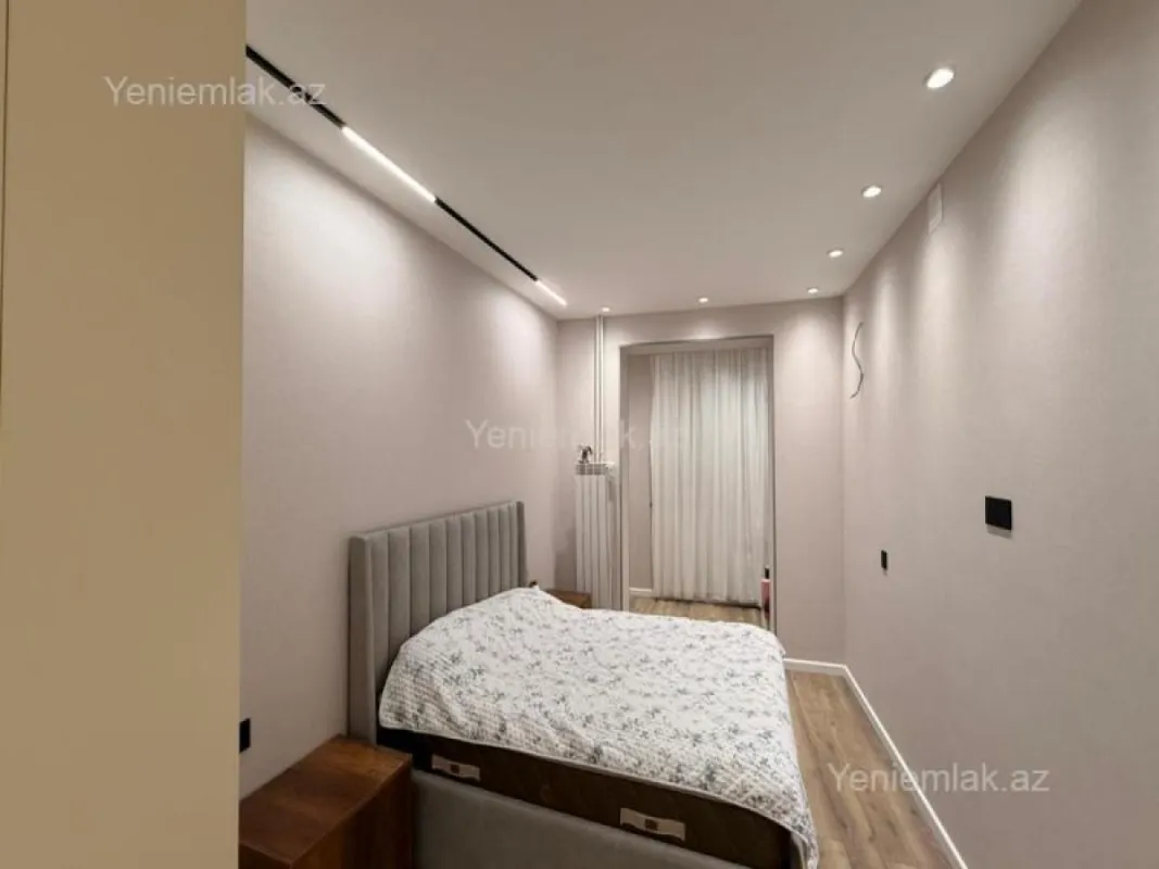 Satılır 2 otaqlı köhnə tikili 65 m²