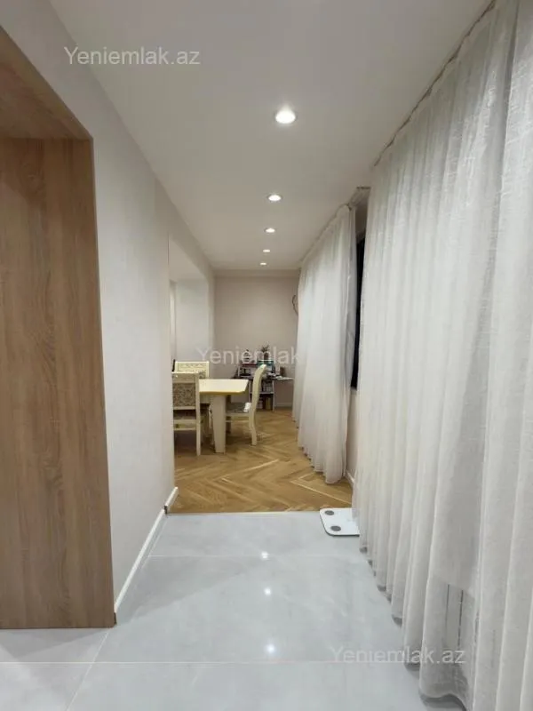 Satılır 2 otaqlı köhnə tikili 65 m²