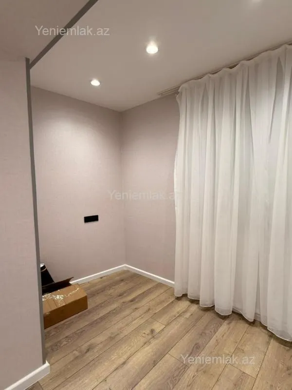 Satılır 2 otaqlı köhnə tikili 65 m²