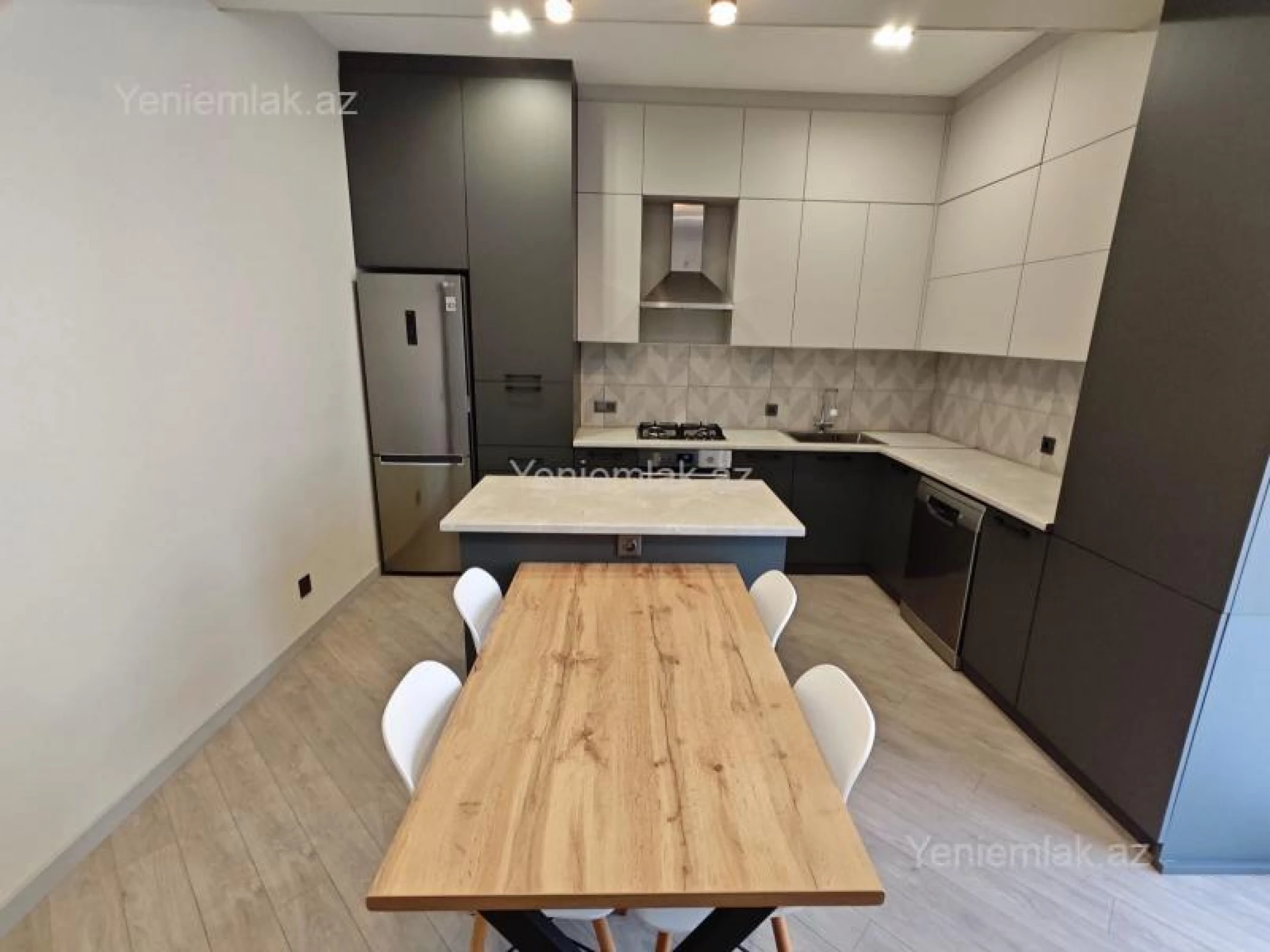Satılır 4 otaqlı yeni tikili 135 m²