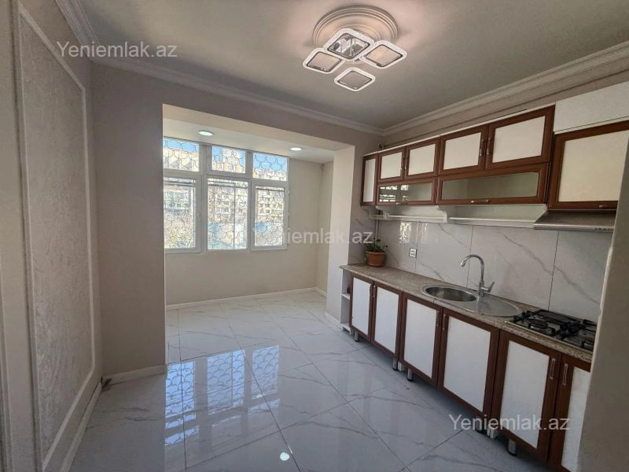 Satılır 3 otaqlı köhnə tikili 85 m²