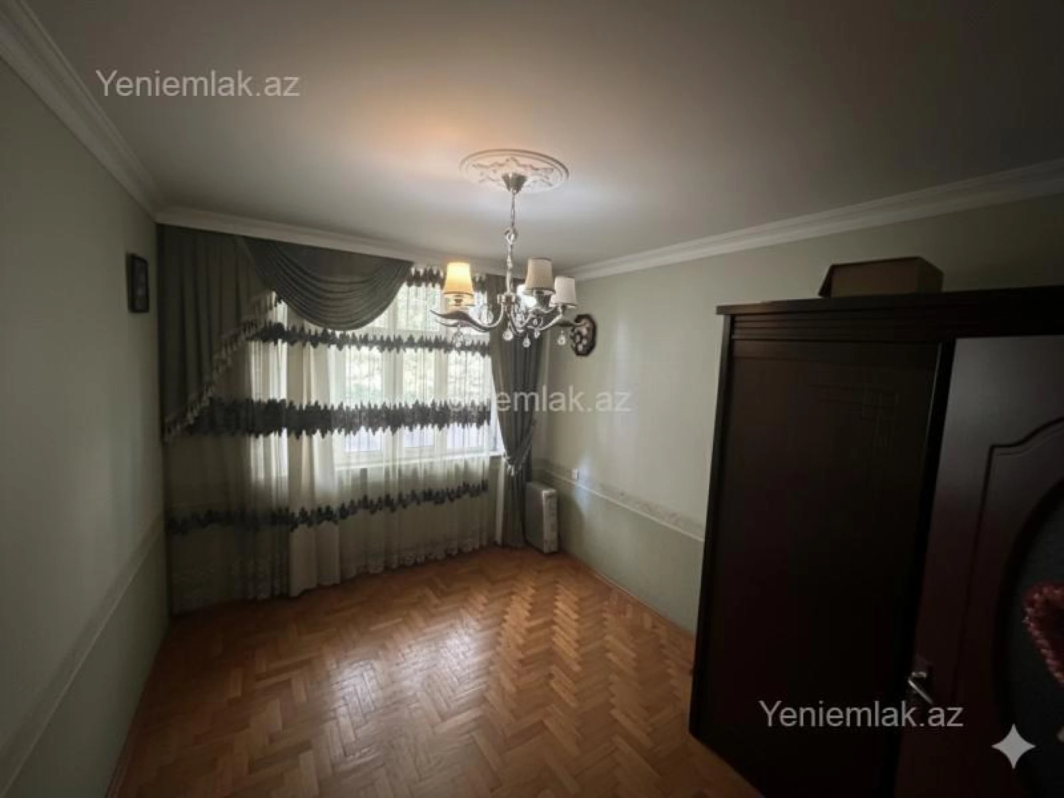 Satılır 4 otaqlı köhnə tikili 100 m²