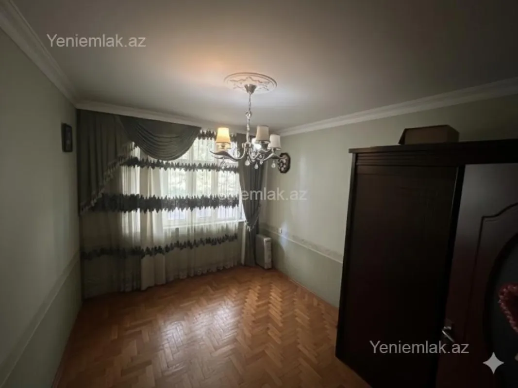 Satılır 4 otaqlı köhnə tikili 100 m²