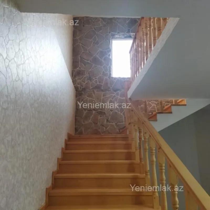 Satılır 9 otaqlı həyət evi 270 m²