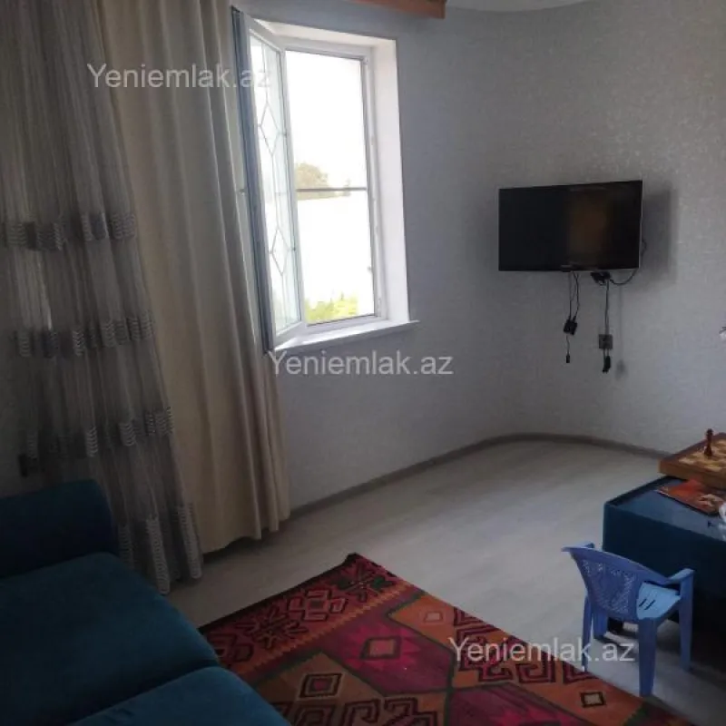 Satılır 9 otaqlı həyət evi 270 m²