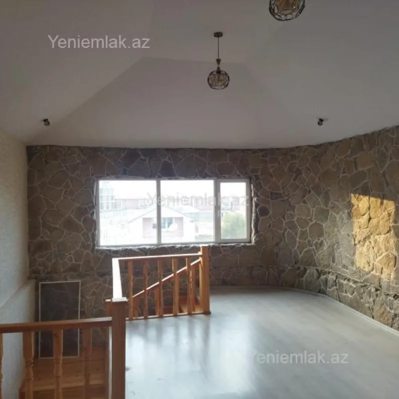 Satılır 9 otaqlı həyət evi 270 m²