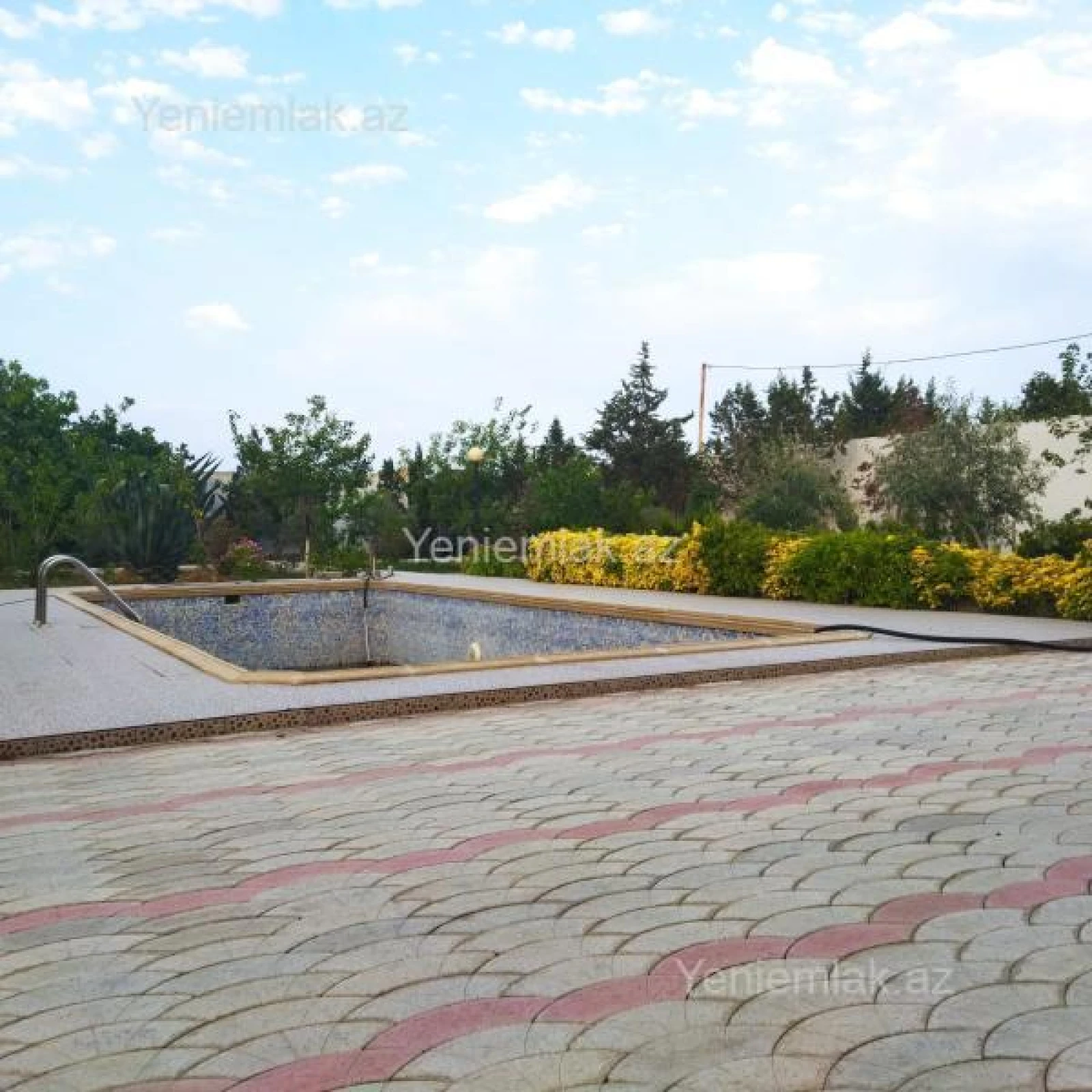 Satılır 9 otaqlı həyət evi 270 m²