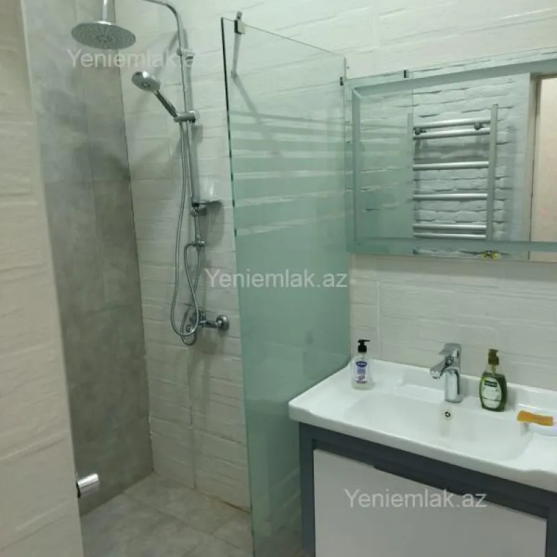 Satılır 9 otaqlı həyət evi 270 m²