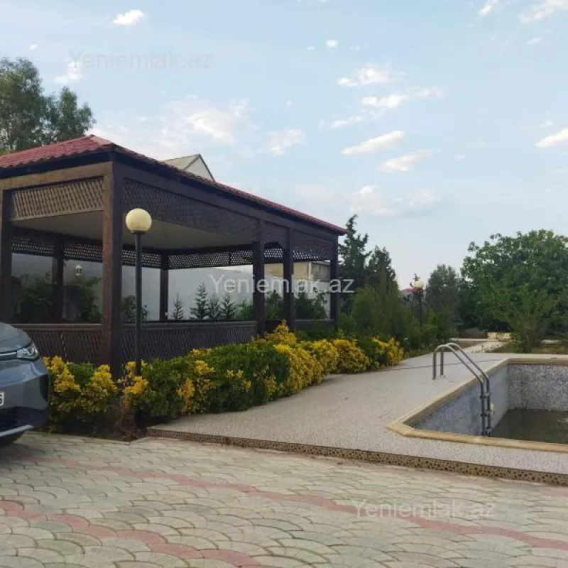 Satılır 9 otaqlı həyət evi 270 m²