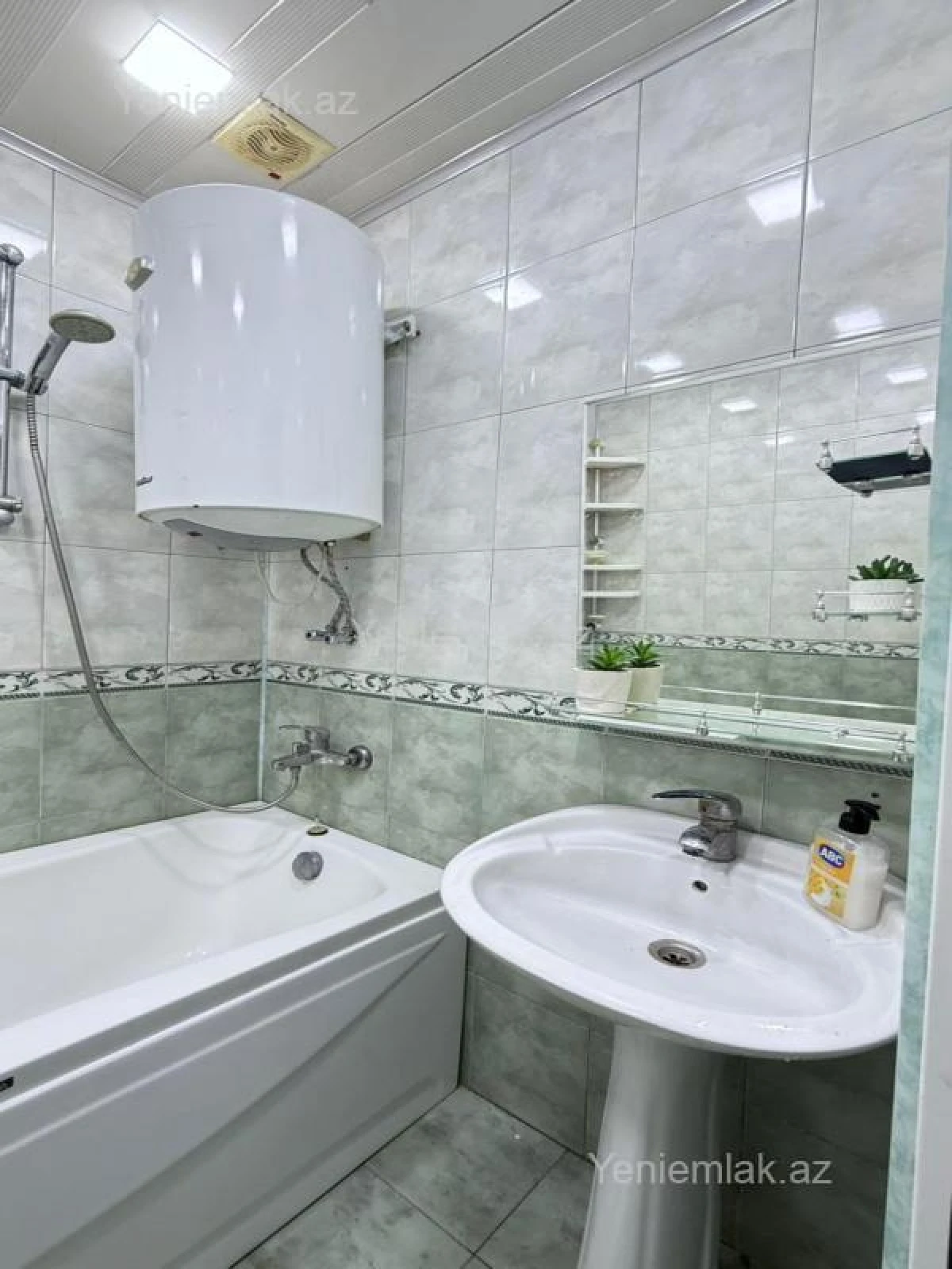 Satılır 2 otaqlı köhnə tikili 45 m²