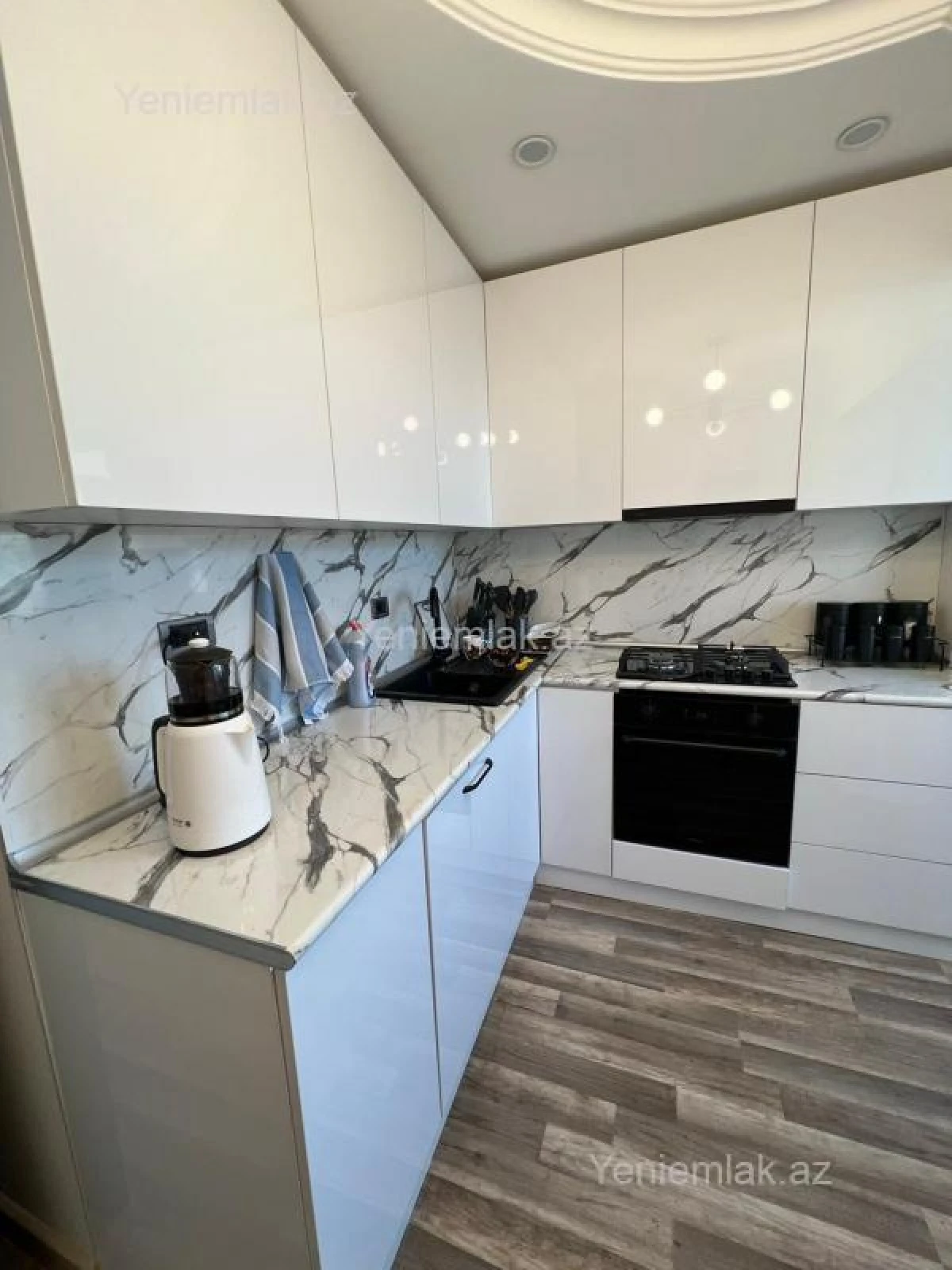 Satılır 3 otaqlı köhnə tikili 85 m²
