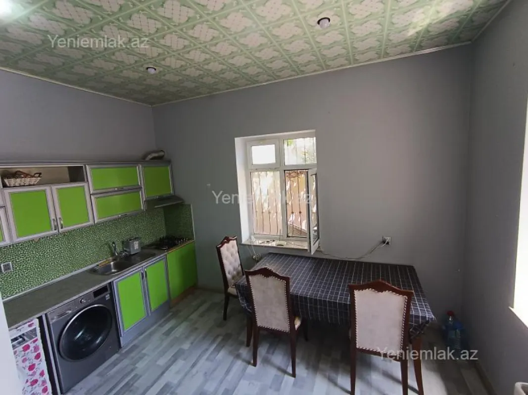 Satılır 6 otaqlı həyət evi 200 m²