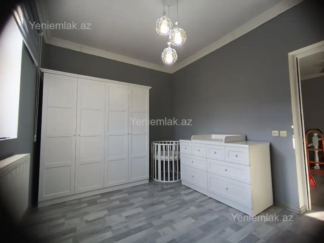 Satılır 6 otaqlı həyət evi 200 m²