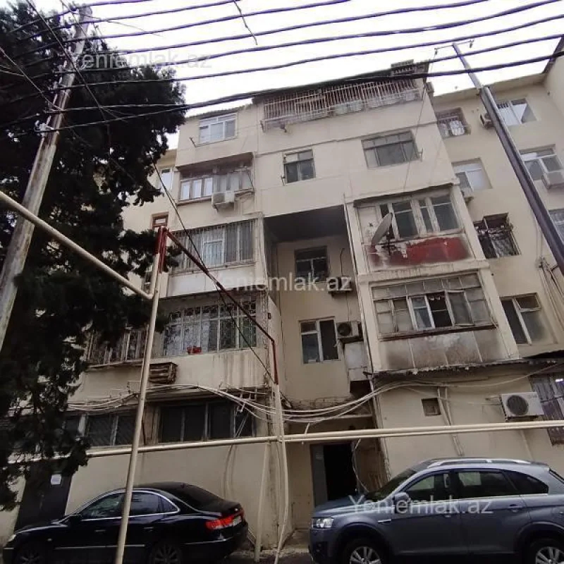 Satılır 2 otaqlı köhnə tikili 60 m²