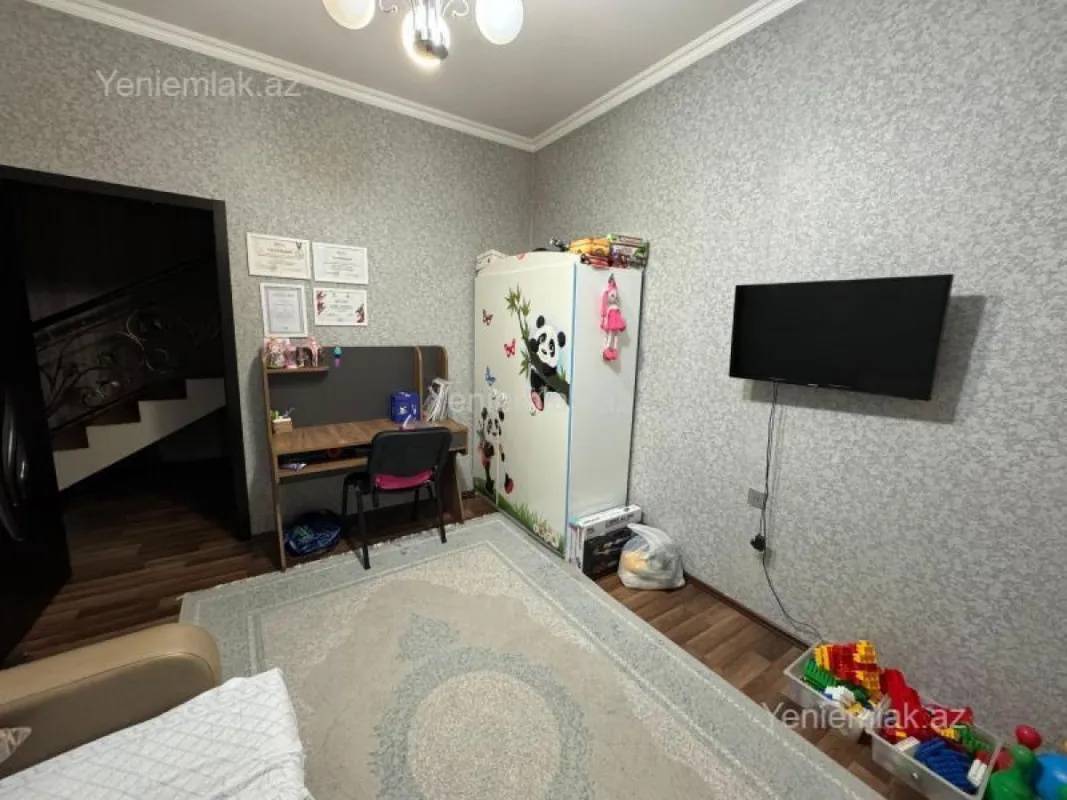 Satılır 8 otaqlı həyət evi 370 m²