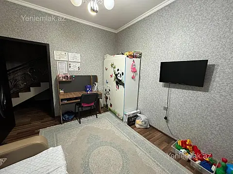 Satılır 8 otaqlı həyət evi 370 m²