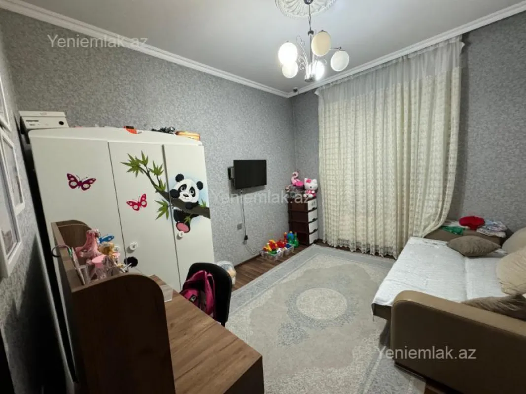 Satılır 8 otaqlı həyət evi 370 m²