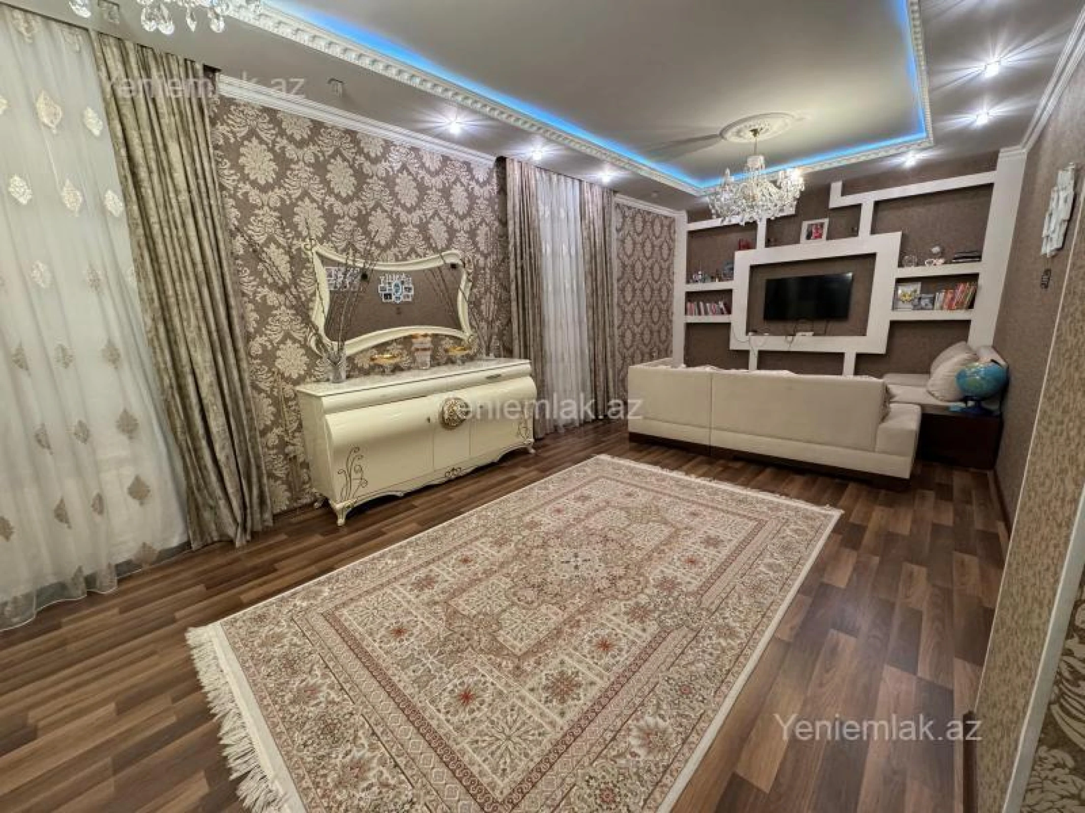 Satılır 8 otaqlı həyət evi 370 m²