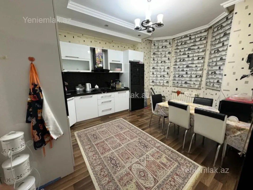 Satılır 8 otaqlı həyət evi 370 m²