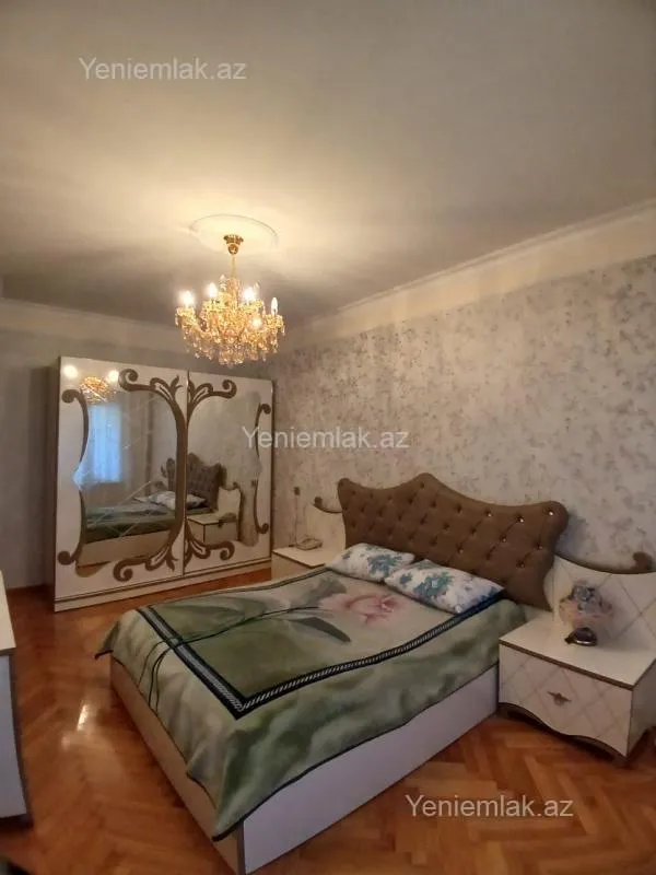 Satılır 4 otaqlı köhnə tikili 110 m²
