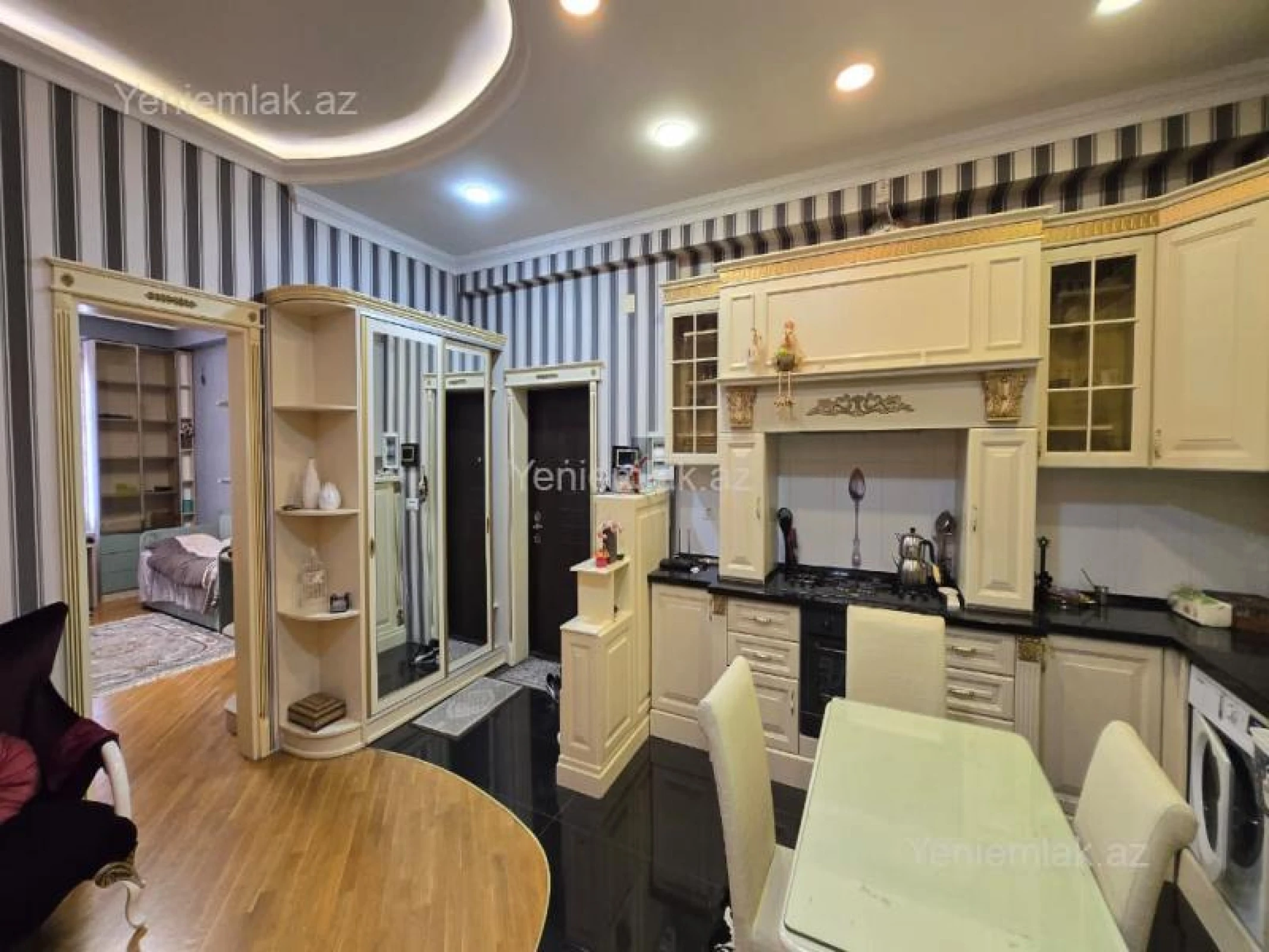 Satılır 3 otaqlı yeni tikili 135 m²