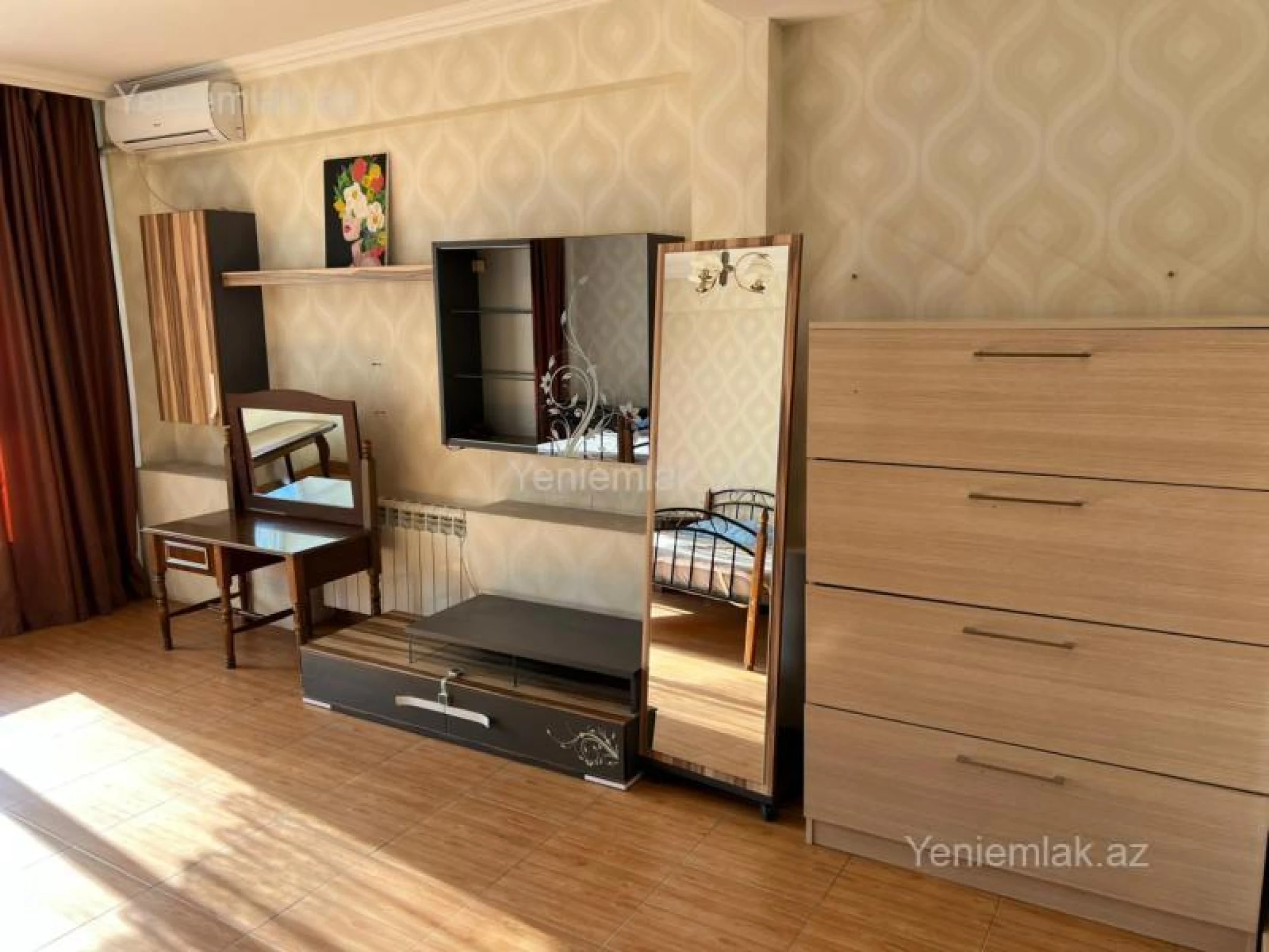 Satılır 3 otaqlı köhnə tikili 104 m²