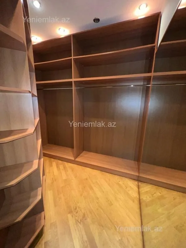 Satılır 4 otaqlı yeni tikili 232 m²