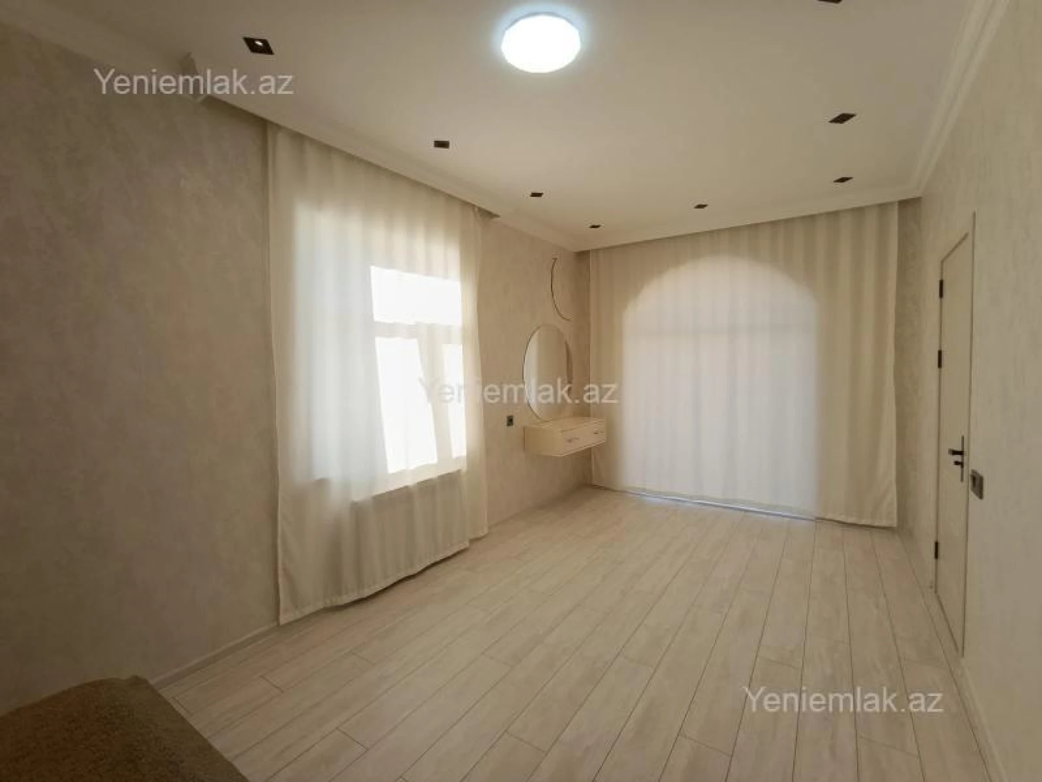 Satılır 5 otaqlı həyət evi 252 m²