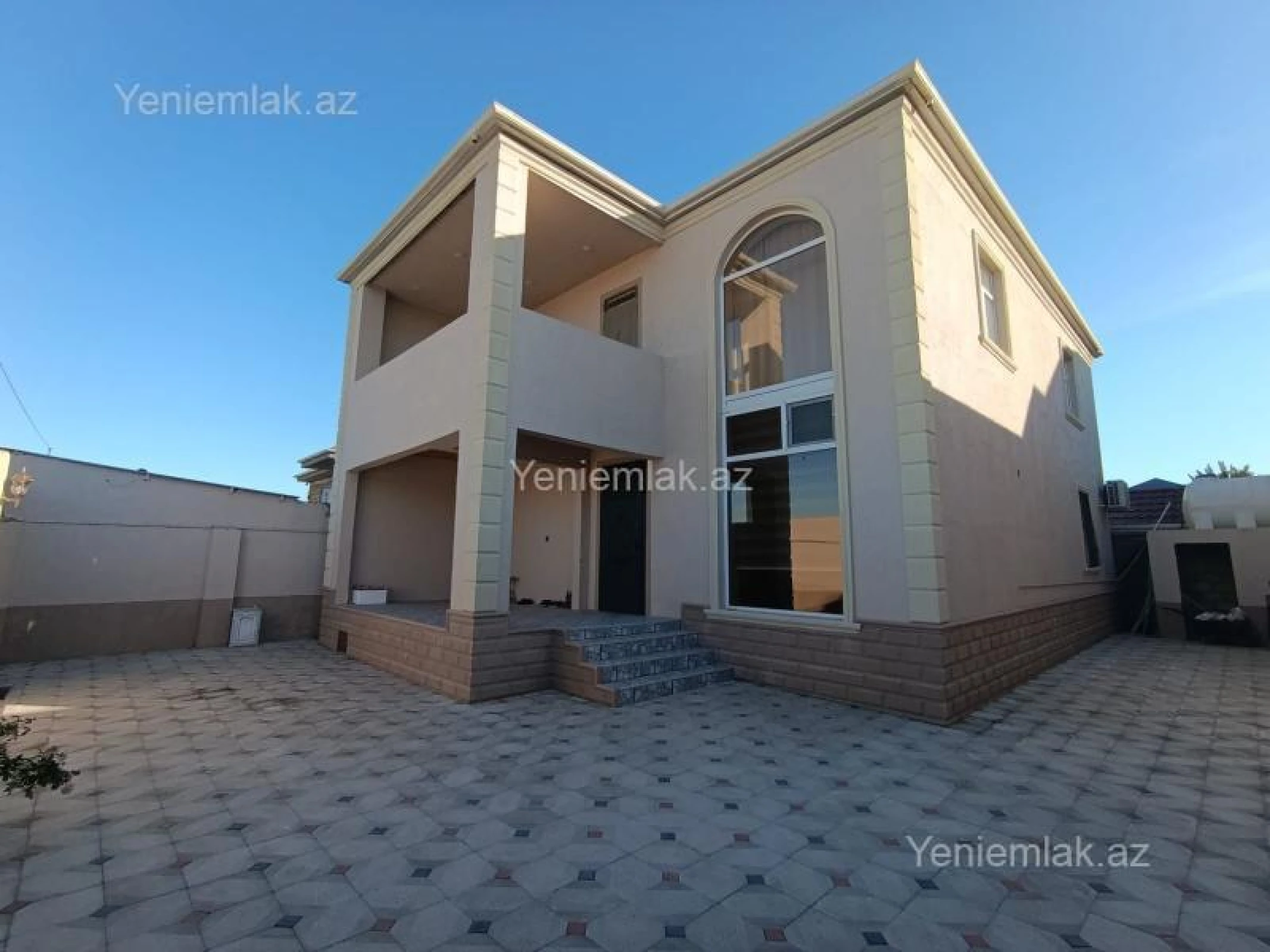 Satılır 5 otaqlı həyət evi 252 m²