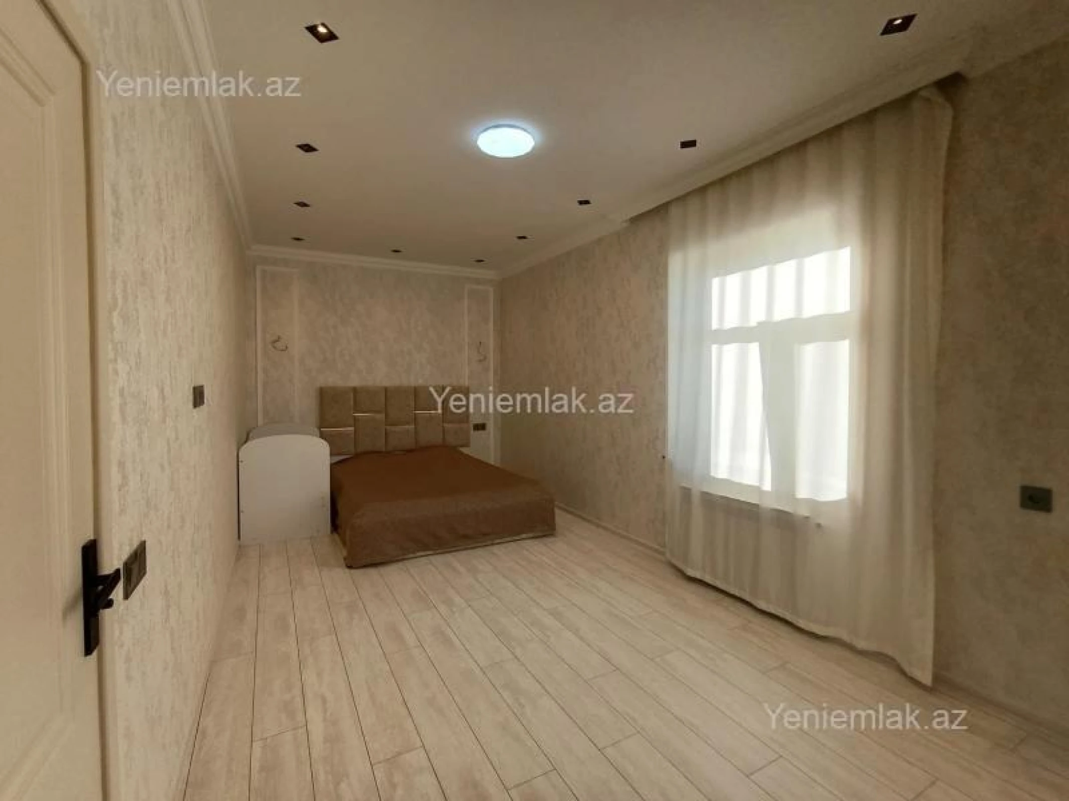 Satılır 5 otaqlı həyət evi 252 m²
