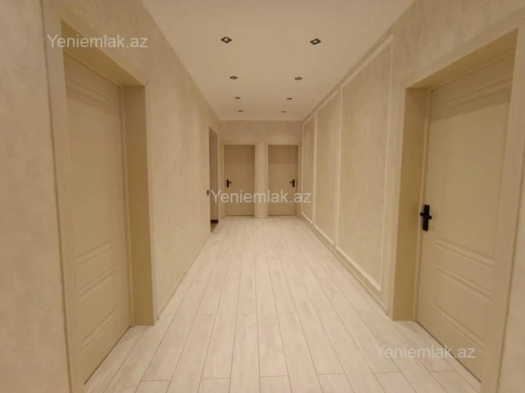 Satılır 5 otaqlı həyət evi 252 m²