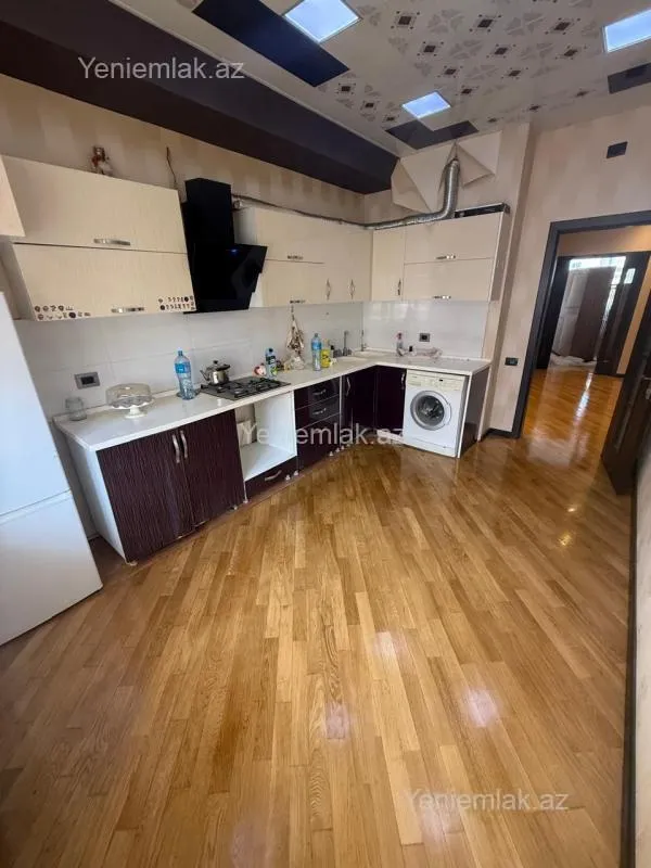 Satılır 4 otaqlı yeni tikili 130 m²
