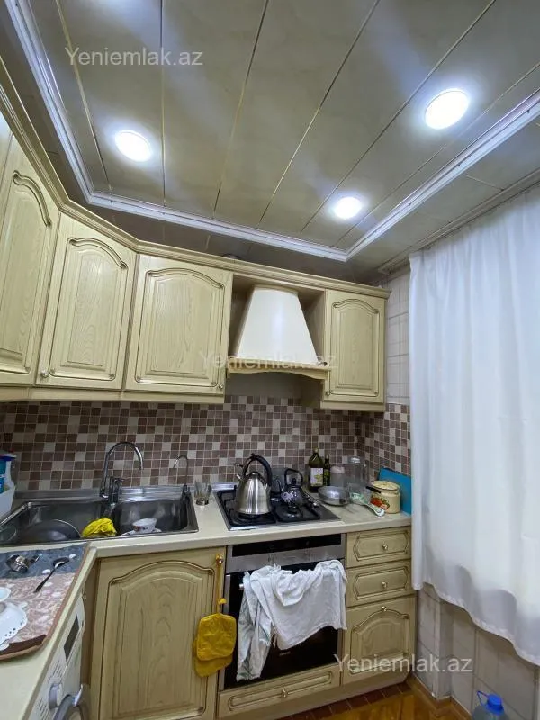 Satılır 3 otaqlı köhnə tikili 70 m²