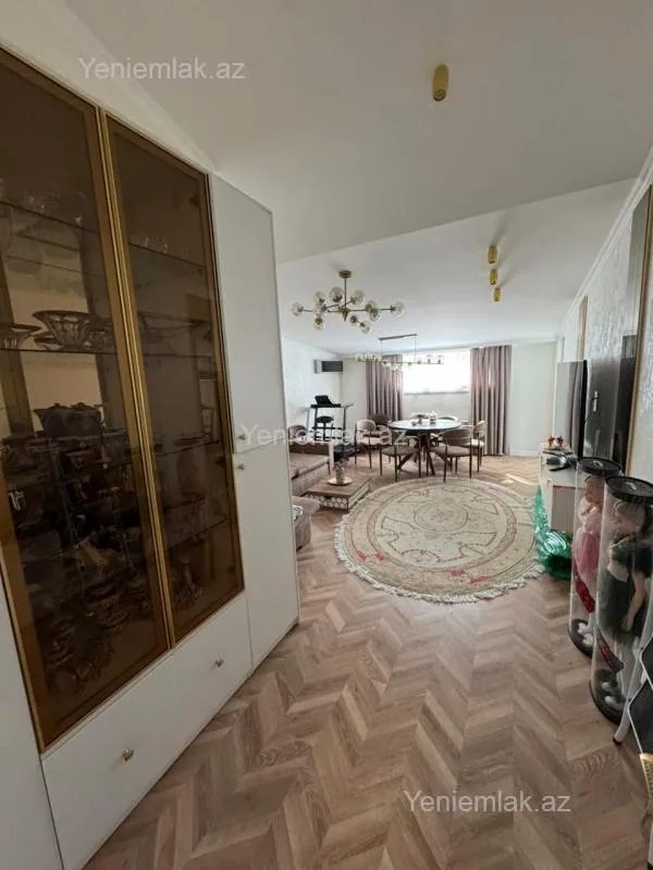 Satılır 3 otaqlı yeni tikili 115 m²