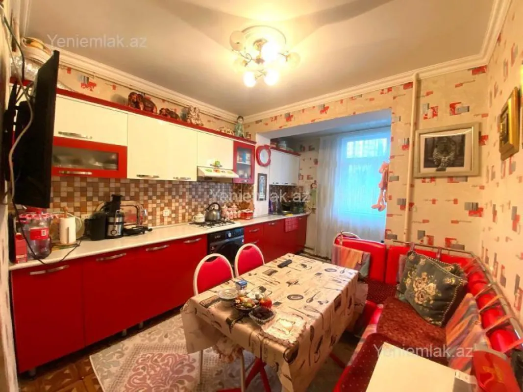 Satılır 3 otaqlı köhnə tikili 90 m²