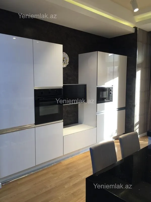 Satılır 4 otaqlı yeni tikili 210 m²