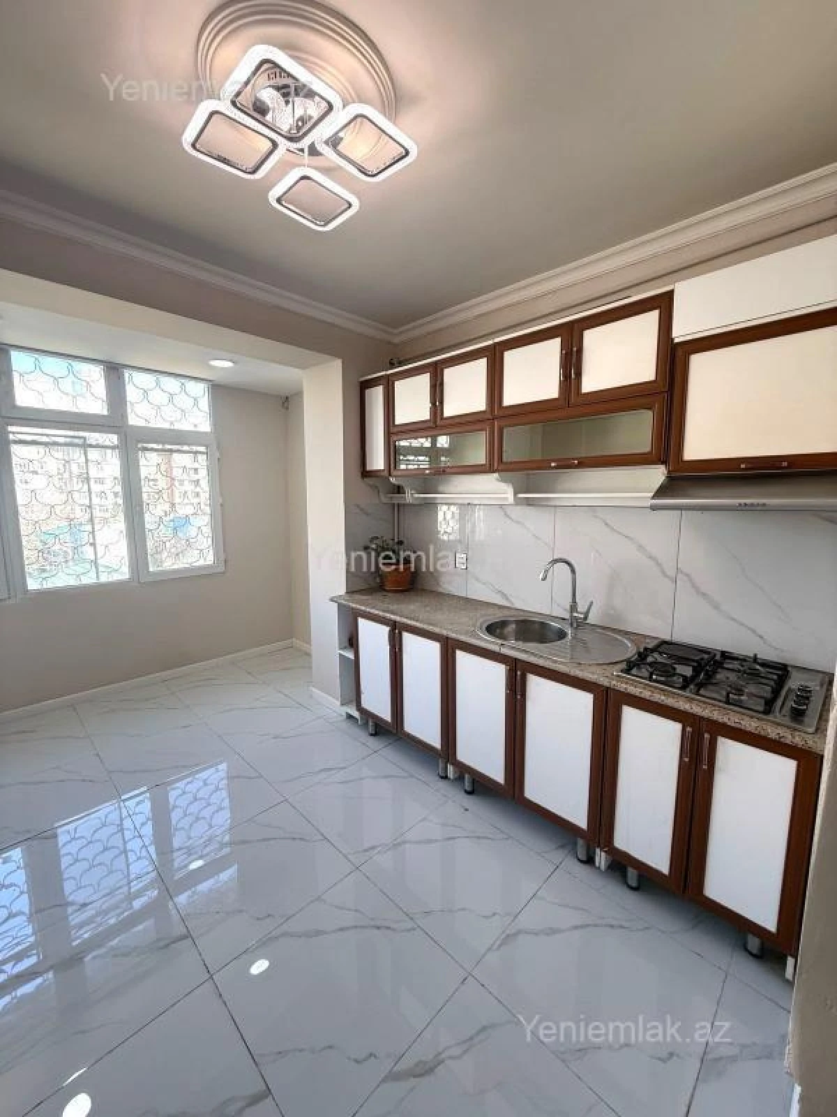 Satılır 3 otaqlı köhnə tikili 86 m²