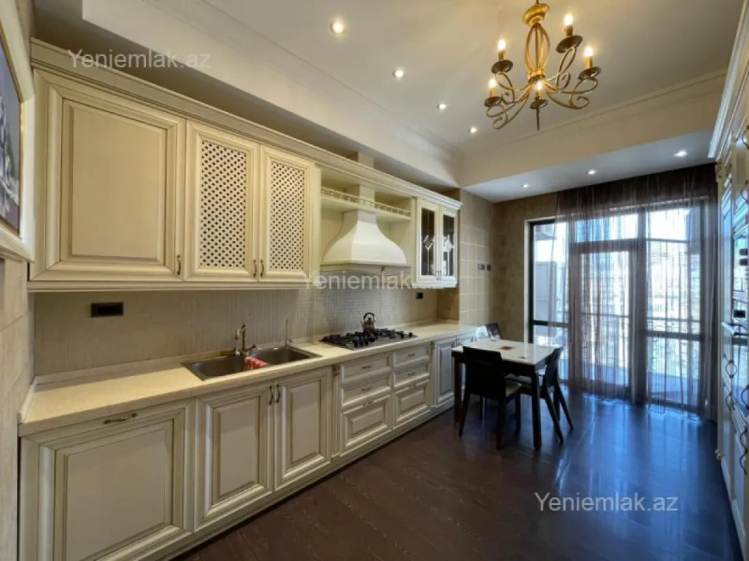 Satılır 4 otaqlı yeni tikili 186 m²